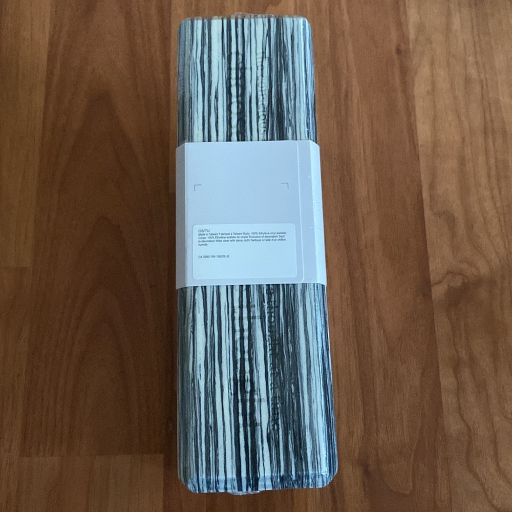 ❤️ Lululemon Lift and Lengthen Yoga Block Black & White NWT - Picture 8 of 8